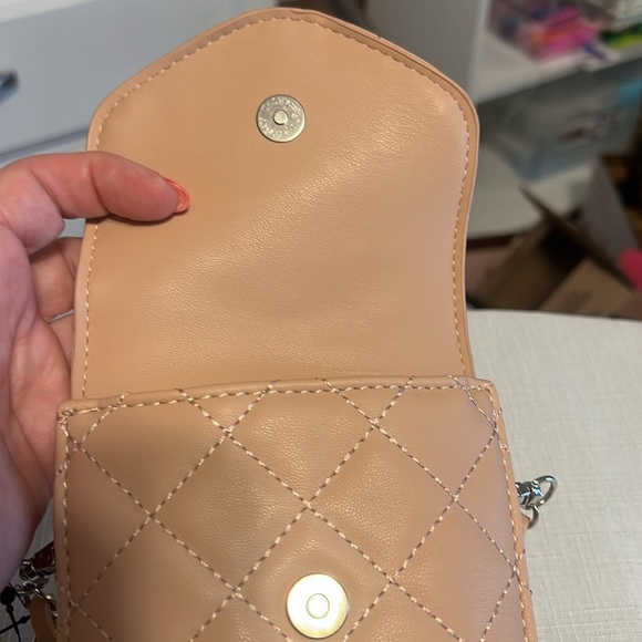 Badgley Mishka Pearl Strap Quilted Cell Phone Case NWT Cream - Picture 7 of 8